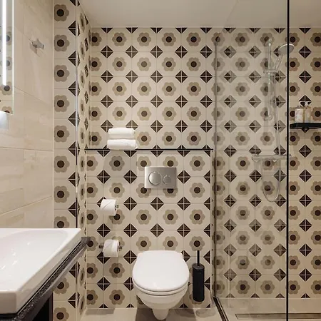 Hotel Leonardo Savoy