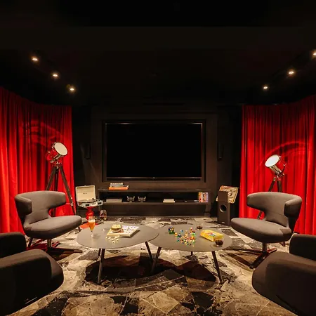 Hotel Leonardo Savoy 4*