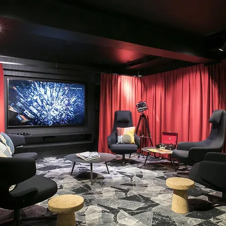 Leonardo Hotel Rotterdam Savoy 4*
